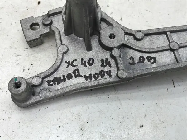 Support de pompe à eau VOLVO XC40 2.0 T5 32249382 image 3