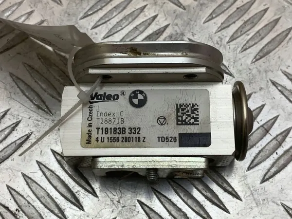 Válvula de expansão A/C BMW OEM 6820212 - Usado image 2