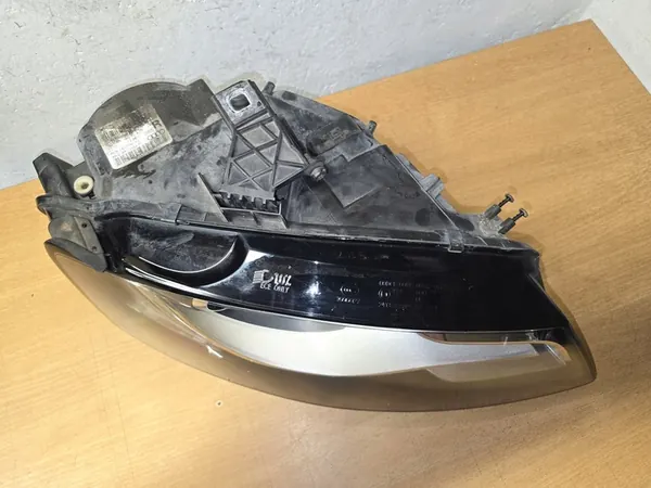 AUDI A4 B8 Faro Derecho Xenón Original image 4