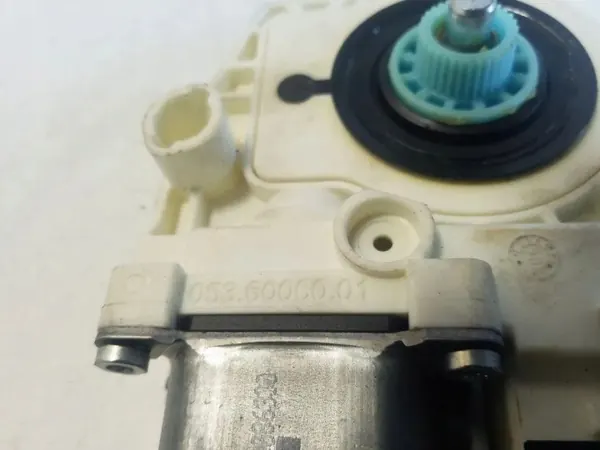 Motor ventana puerta trasera derecha VW Touran OEM 0536006001 image 4