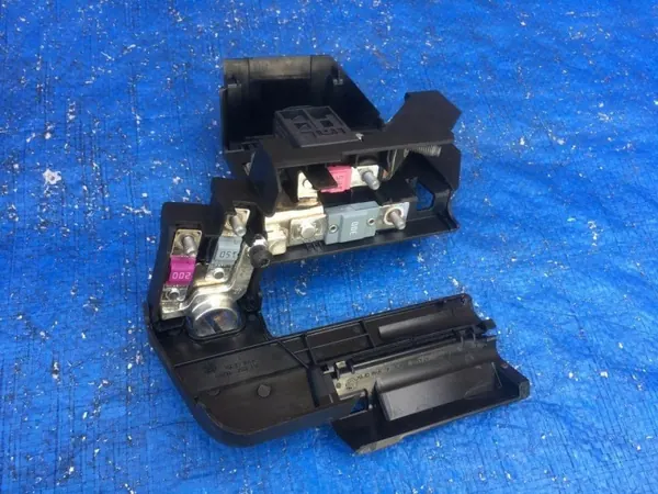 Audi A6 C8 Sicherungsklemme OEM 310126173915 image 2