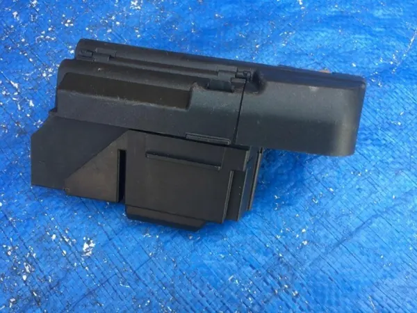 Audi A6 C8 Sicherungsklemme OEM 310126173915 image 6