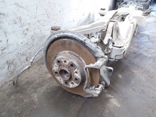 Begagnad bakbalk OEM 3C0505235L för VW Passat B6 image 3