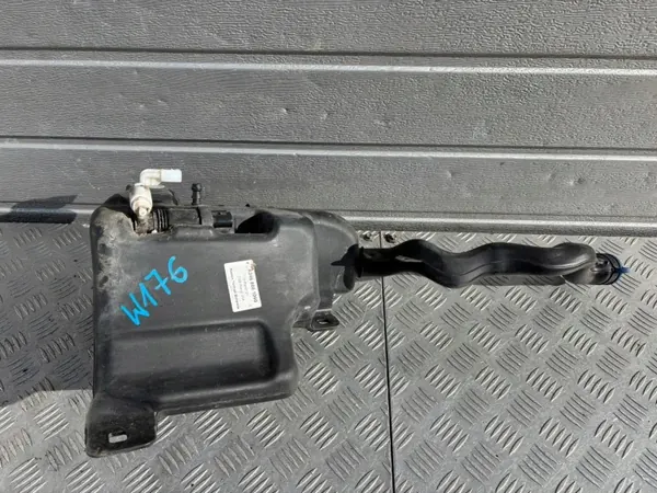 Réservoir lave-glace Mercedes W176 A-Class OEM A2468601060 image 2