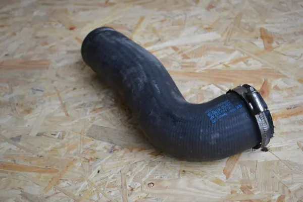 Tuyau Intercooler Gauche VW Passat B6 1.6 TDI 2010 image 2