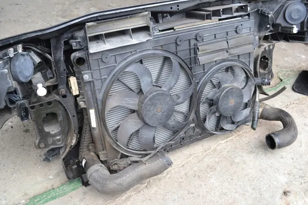 Tuyau Intercooler Gauche VW Passat B6 1.6 TDI 2010 image 3