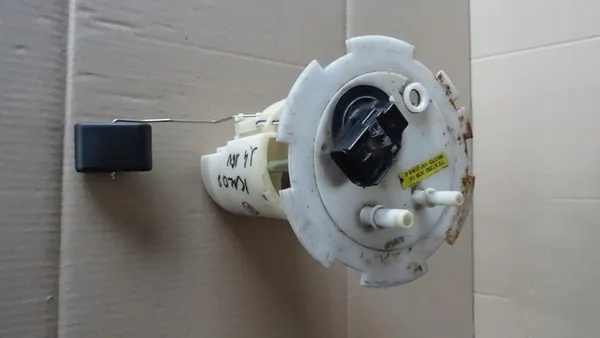 Brandstofpomp DAEWOO KALOS 1.4 16V 96537125 image 2