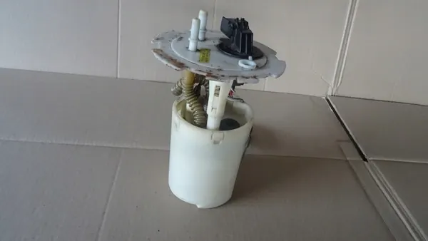 Brandstofpomp DAEWOO KALOS 1.4 16V 96537125 image 3