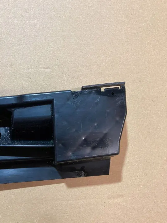 BMW 3 F30/31 Oikea kynnyssuoja OEM 51777256919 image 3