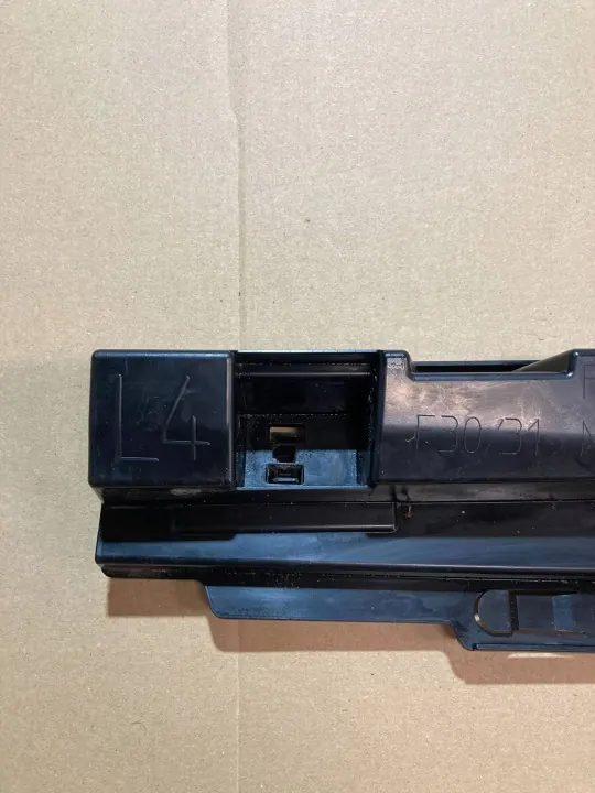 BMW 3 F30/31 Oikea kynnyssuoja OEM 51777256919 image 5