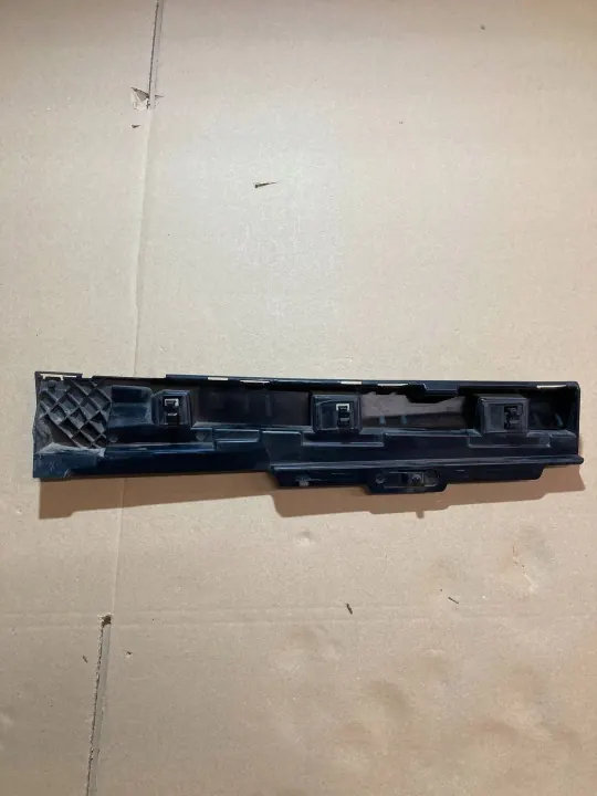 BMW 3 F30/31 Oikea kynnyssuoja OEM 51777256919 image 6