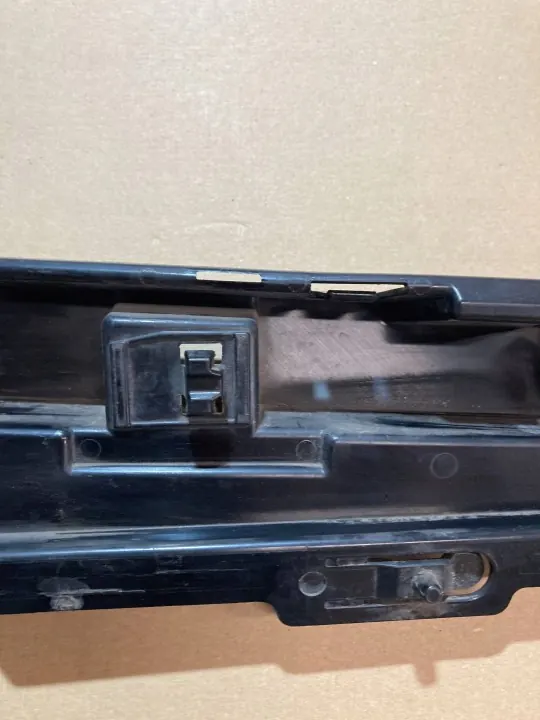 BMW 3 F30/31 Oikea kynnyssuoja OEM 51777256919 image 8