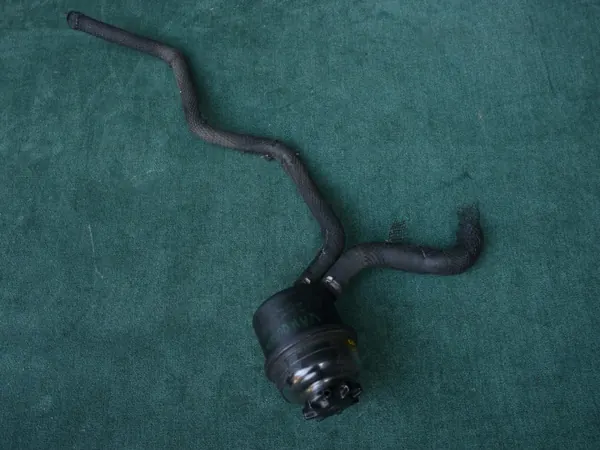 Durite de réservoir OEM 1R12-384568-AA SSC Aston Martin image 2