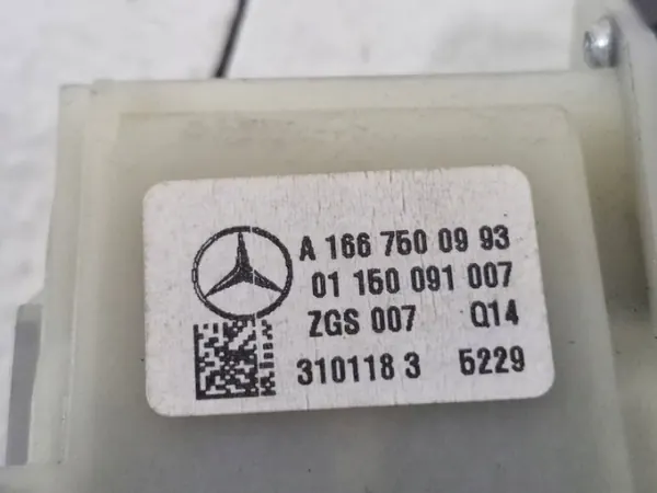 Mercedes-Benz W176 Kofferraumgriff OEM A1667500993 image 6