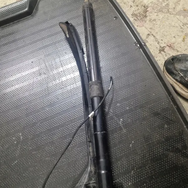 Elektrisk aktuator baklucka VÄNSTER/HÖGER för ALHAMBRA SHARAN 2010+ image 2