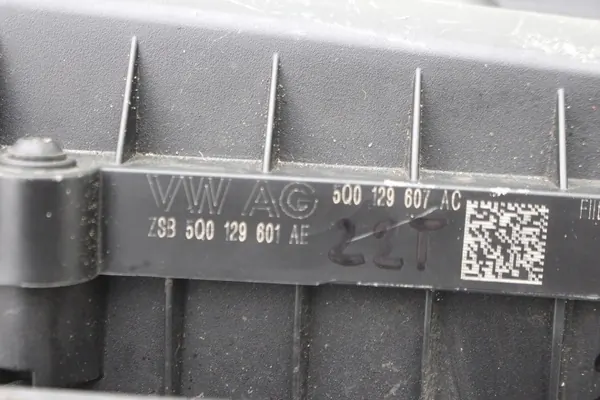 Filtre à air VW Audi d'occasion OEM 5Q0129607AC image 8
