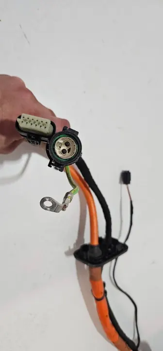 Tomada de carga Mercedes W205 OEM A2055400627 image 3