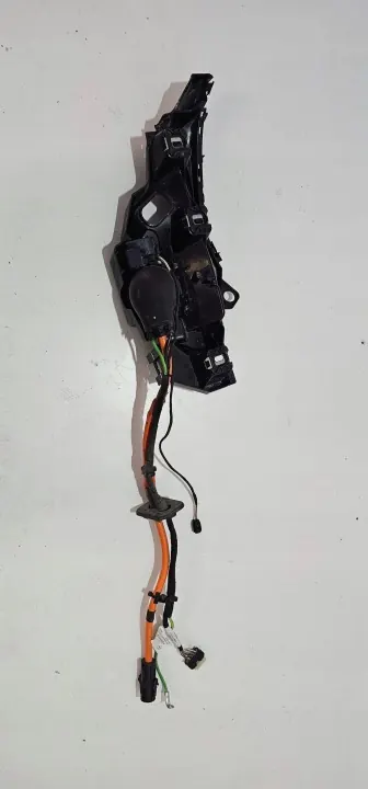 Tomada de carga Mercedes W205 OEM A2055400627 image 4