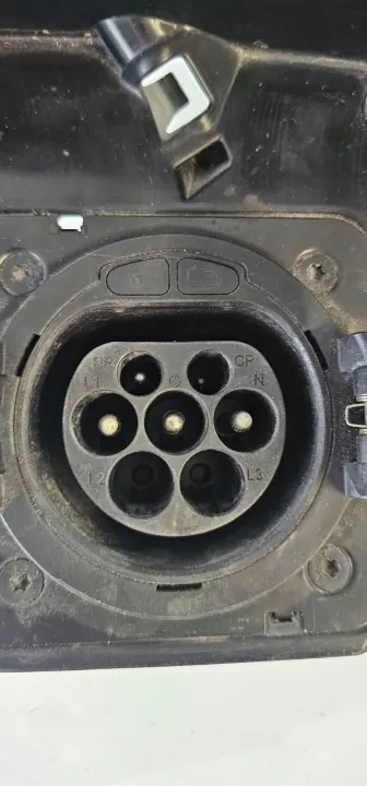 Tomada de carga Mercedes W205 OEM A2055400627 image 6
