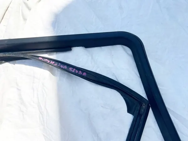 BMW E39 Touring Kaksoistiiviste Kehys OEM 8193118 image 3