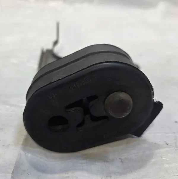 Mercedes E W212 Muffler Bracket A2124923241 image 4