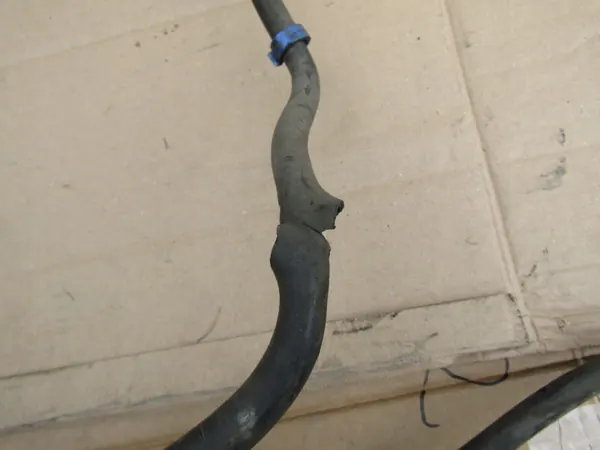 Mercedes W124 Pesuläikköletku OEM - Säiliö Konepellin Suuttimeen image 10