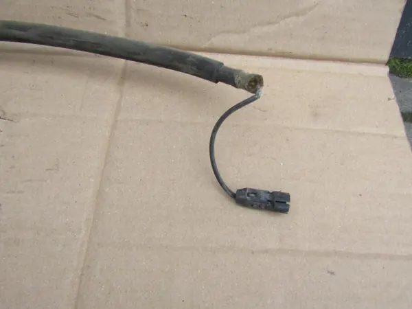 Mercedes W124 Pesuläikköletku OEM - Säiliö Konepellin Suuttimeen image 4