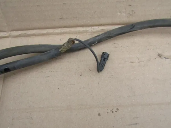 Mercedes W124 Pesuläikköletku OEM - Säiliö Konepellin Suuttimeen image 5