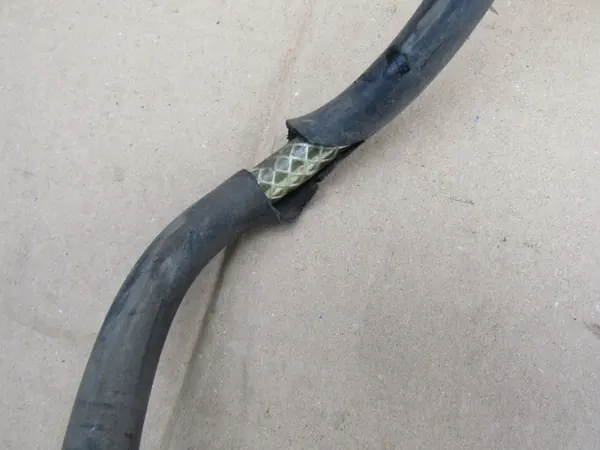 Mercedes W124 Pesuläikköletku OEM - Säiliö Konepellin Suuttimeen image 8