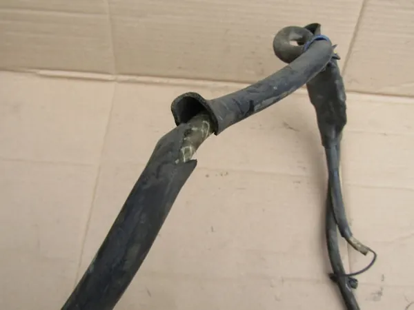 Mercedes W124 Pesuläikköletku OEM - Säiliö Konepellin Suuttimeen image 9