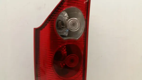 Luz trasera derecha Renault Kangoo 2 2011 8200419945 image 3