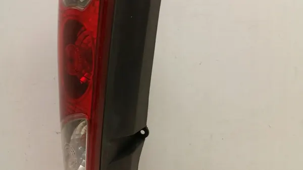 Luz trasera derecha Renault Kangoo 2 2011 8200419945 image 7