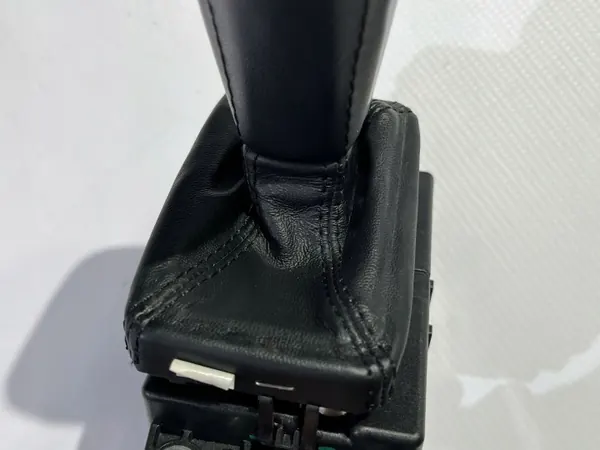 Selector de cambios Maserati Ghibli OEM 06701263140 image 10