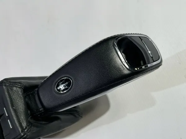 Selector de cambios Maserati Ghibli OEM 06701263140 image 3