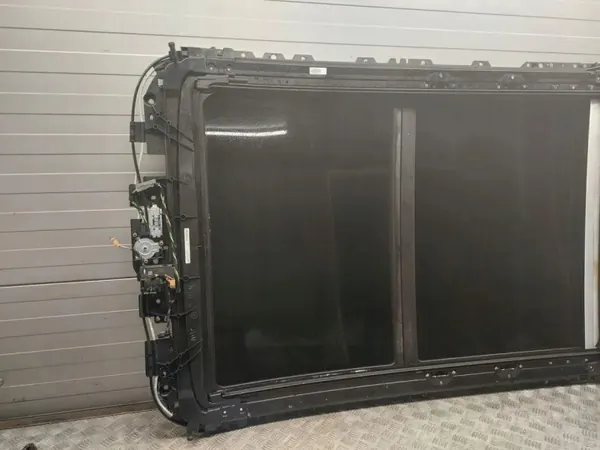 Audi Q7 2018 Zonnedak OEM 4M0877041 - Compleet set image 3