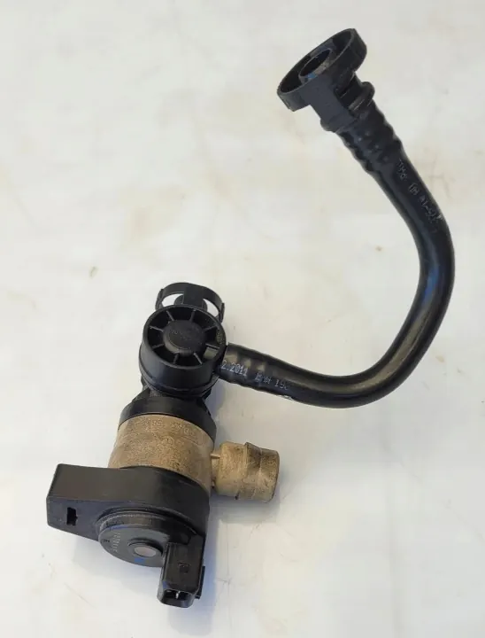 Soupape de Dégazage Réservoir OEM BMW X5 X6 E70 E71 F15 image 2