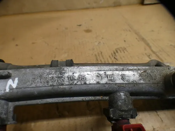 Rampe d'injection Mercedes-Benz OE image 2