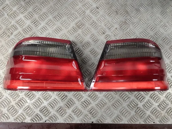 MERCEDES E W210 LIFT SEDAN ACHTERLICHT RECHTS A2108208164 image 2