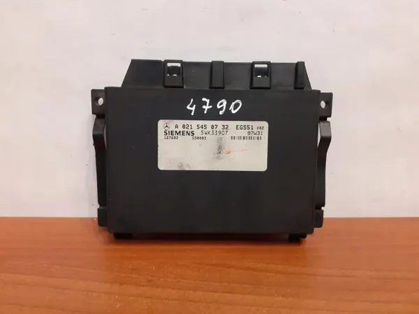 Ordinateur de boîte Mercedes-Benz d'occasion OEM 4790 image 2