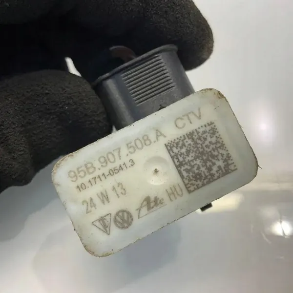Porsche Macan vasen etujohdotus OEM 95b907508a image 3