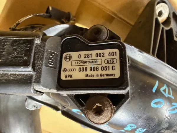 Audi A4 B8 2.0 TDI Intercoolerrör OEM 8K0145673AJ image 6