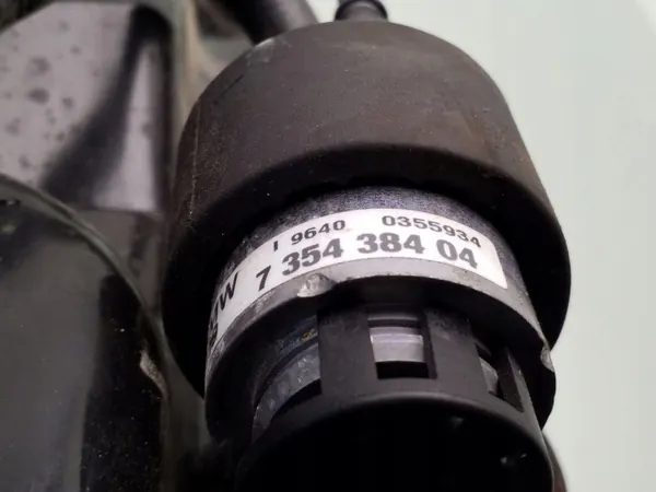 Tanque AdBlue BMW G30 OEM 7381415 - Usado image 6