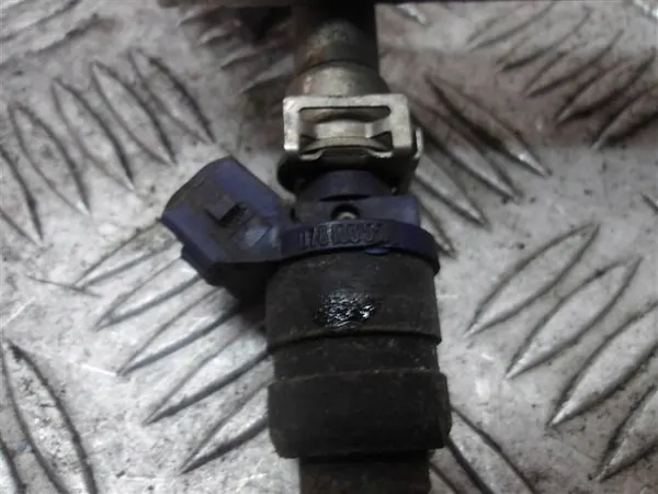 Rampe de carburant Audi A6 C5 2.8 V6 image 3