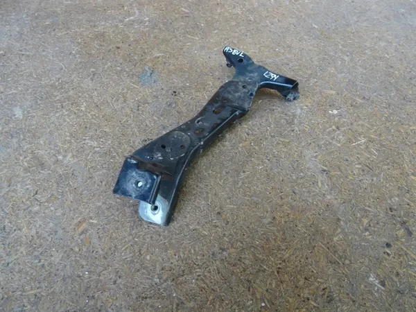 AUDI A3 8V 12- Vänster Framskärm Fäste 8V0821167A image 2