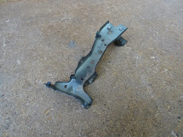 AUDI A3 8V 12- Vänster Framskärm Fäste 8V0821167A image 3