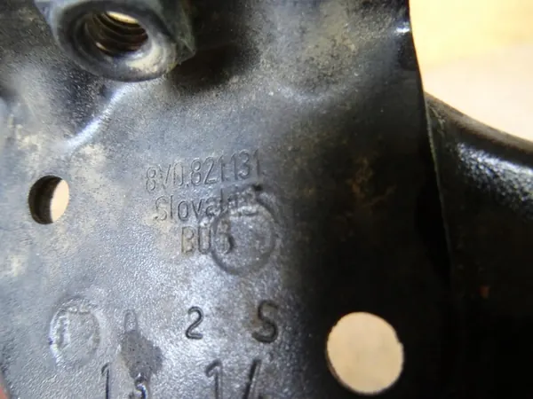 AUDI A3 8V 12- Vänster Framskärm Fäste 8V0821167A image 4