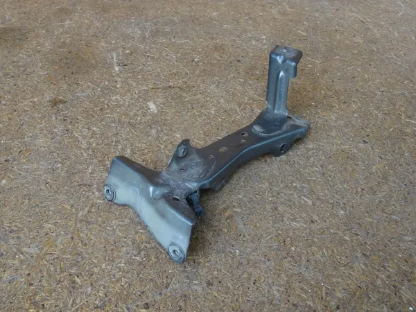 AUDI A3 8V 12- Vänster Framskärm Fäste 8V0821167A image 5