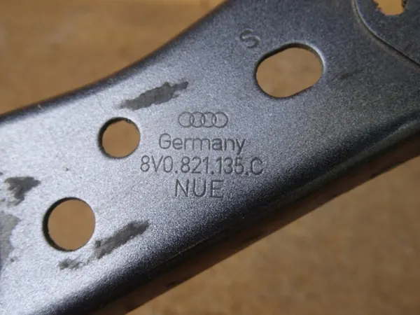 AUDI A3 8V 12- Vänster Framskärm Fäste 8V0821167A image 7