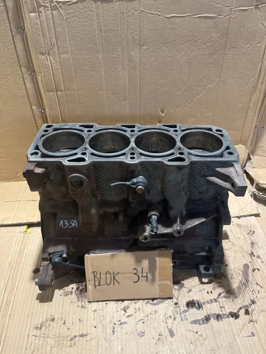Alfa Romeo 147 Moottorilohko - Käytetty OEM-Osa image 2