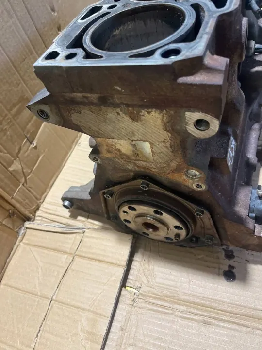 Alfa Romeo 147 Moottorilohko - Käytetty OEM-Osa image 4